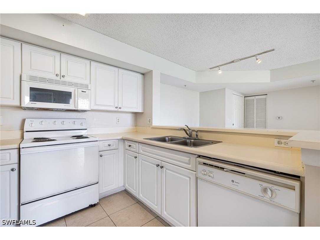 1265 Wildwood Lakes Boulevard #106 Naples FL 34104 226004556 image11