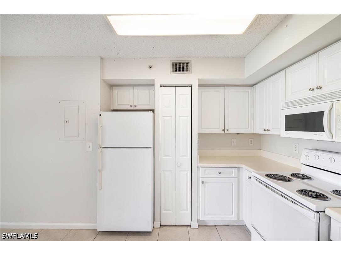 1265 Wildwood Lakes Boulevard #106 Naples FL 34104 226004556 image12