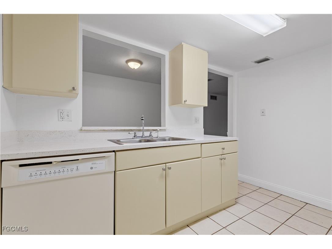 12658 Kenwood Lane #D Fort Myers FL 33907 2026000295 image12