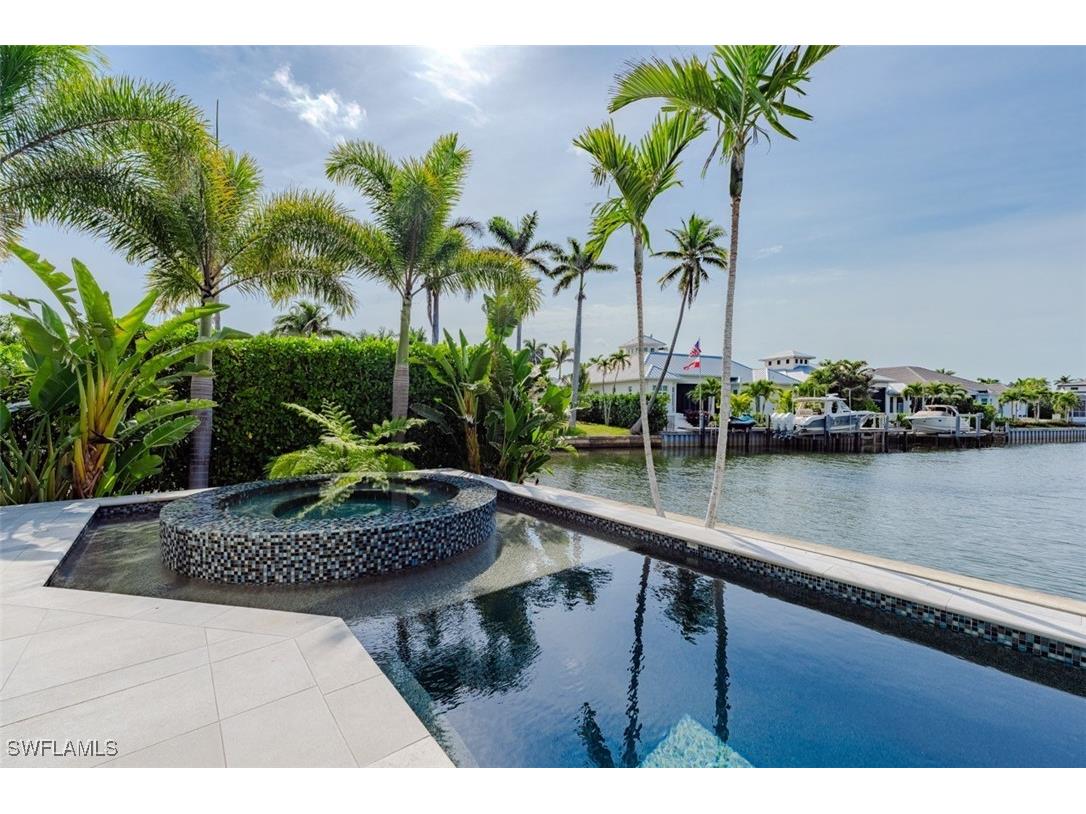 1266 Cobia Court Naples FL 34102 225030669 image1