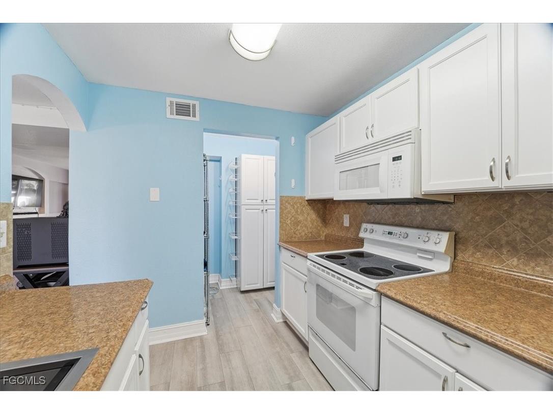 12660 Kenwood Lane #B Fort Myers FL 33907 2025025173 image3