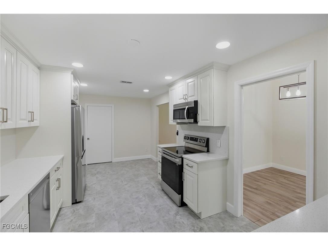 12661 Kelly Palm Drive Fort Myers FL 33908 2025012244 image7