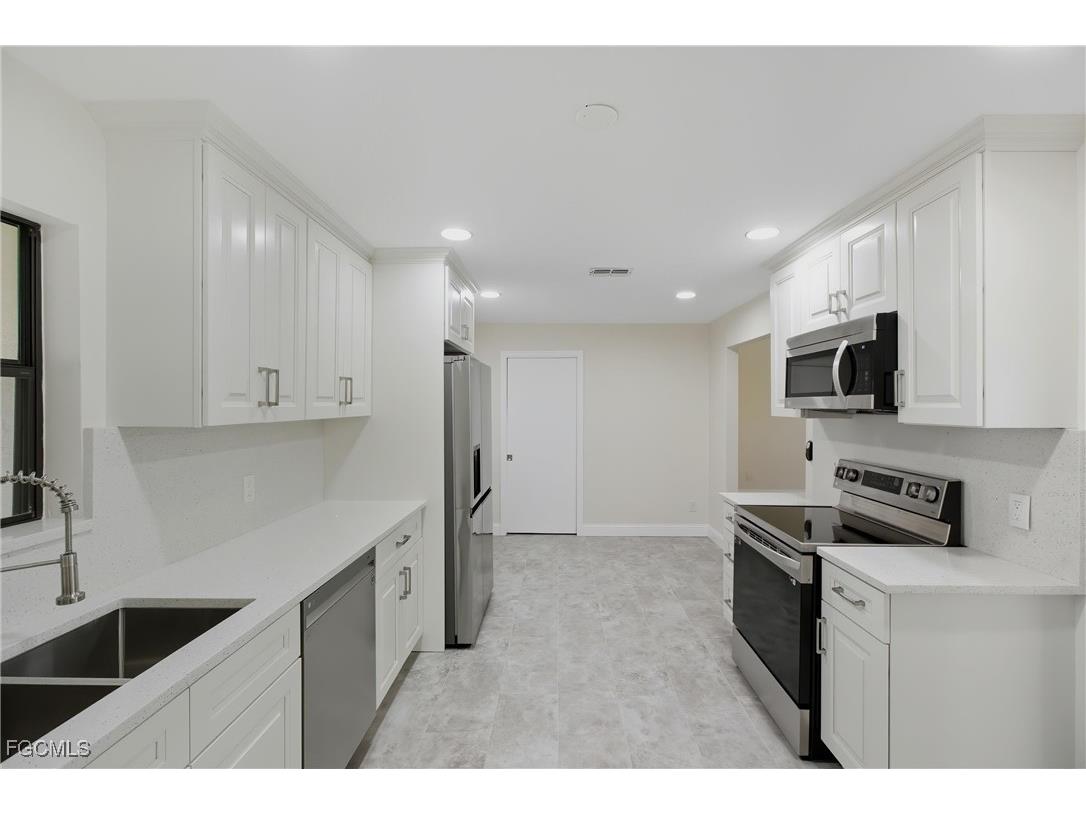 12661 Kelly Palm Drive Fort Myers FL 33908 2025012244 image9