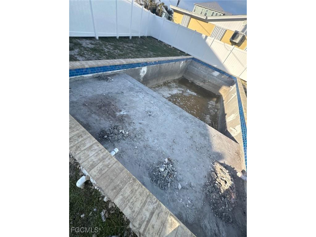 127-129 Fairweather Lane Fort Myers Beach FL 33931 2025020610 image3