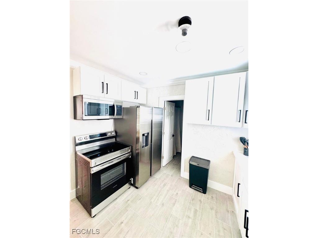 127-129 Fairweather Lane Fort Myers Beach FL 33931 2025020610 image5