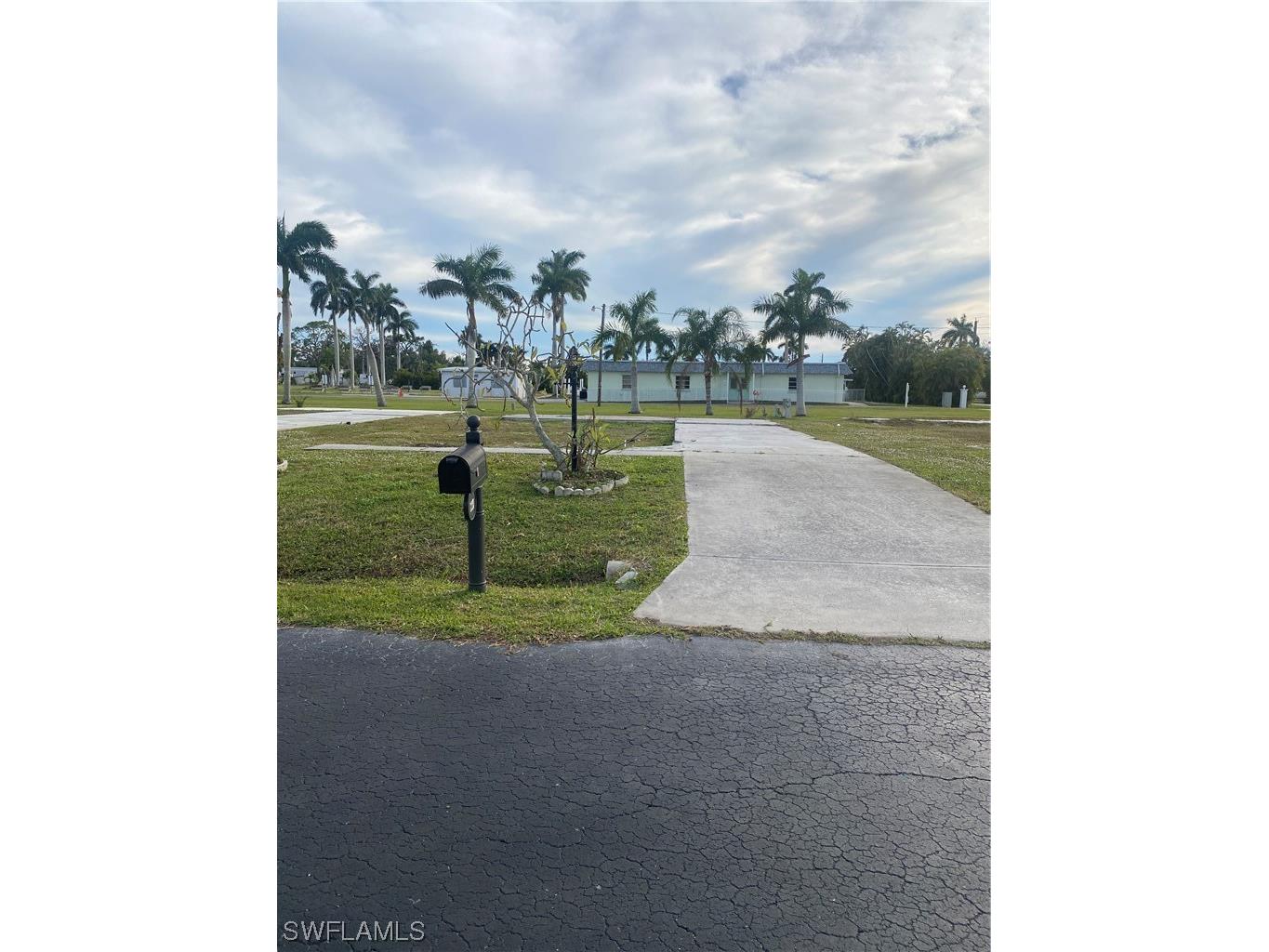 127 Raintree Lane Fort Myers FL 33908 223093721 image1