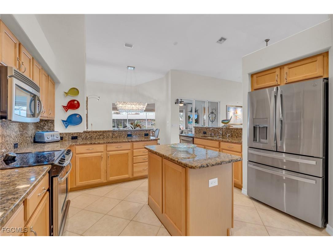 127 SW 53rd Terrace Cape Coral FL 33914 2025023305 image8