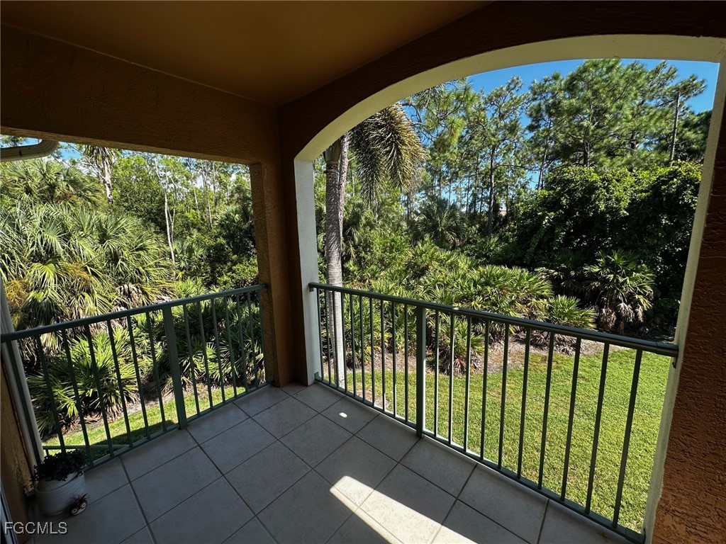 1270 Wildwood Lakes Boulevard #202 Naples FL 34104 2025013499 image1