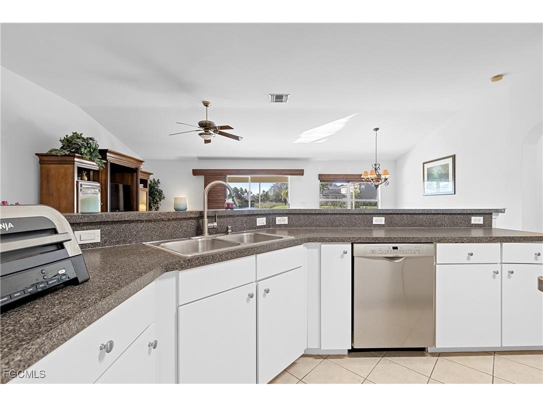 12715 Aston Oaks Drive Fort Myers FL 33912 2025017990 image15