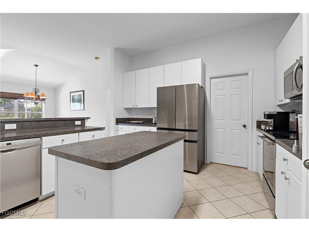 12715 Aston Oaks Drive Fort Myers FL 33912 2025017990 image17