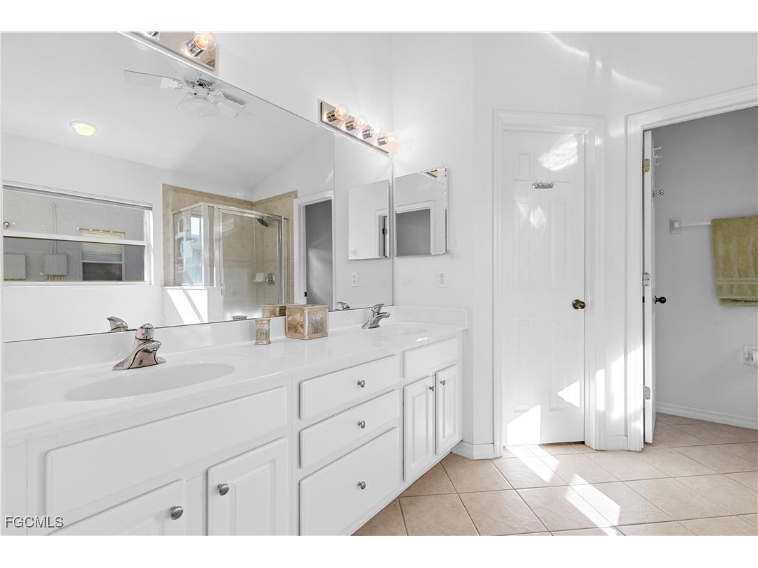 12715 Aston Oaks Drive Fort Myers FL 33912 2025017990 image28