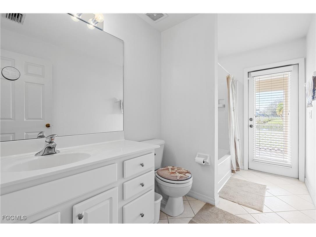 12715 Aston Oaks Drive Fort Myers FL 33912 2025017990 image33