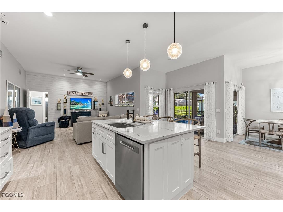12721 Meadow Pine Lane Fort Myers FL 33913 2025015889 image10