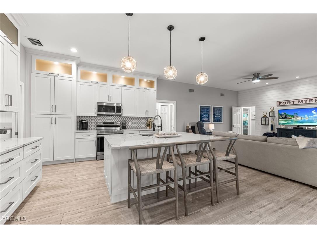 12721 Meadow Pine Lane Fort Myers FL 33913 2025015889 image7