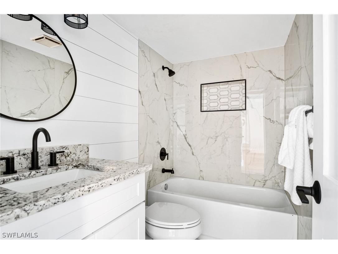 1275 7th Avenue N #201 Naples FL 34102 226008738 image25