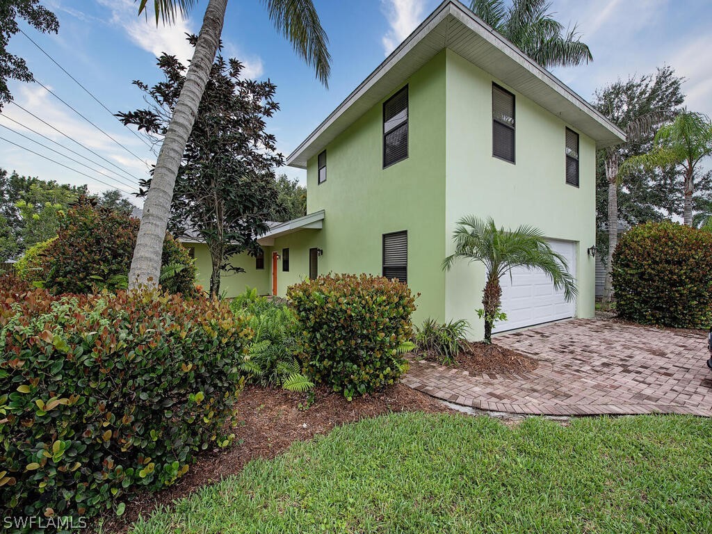 1275 8th Avenue N Naples FL 34102 222054412 image1