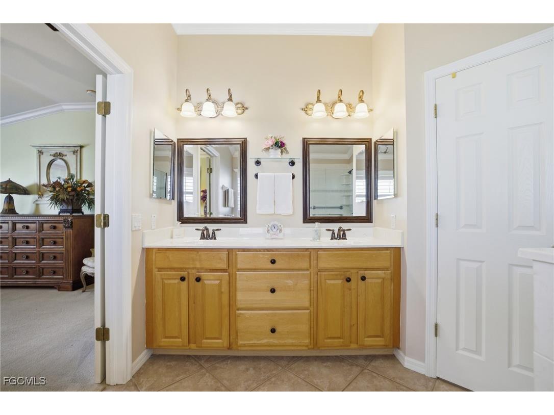 12757 Aston Oaks Drive Fort Myers FL 33912 2025019478 image22