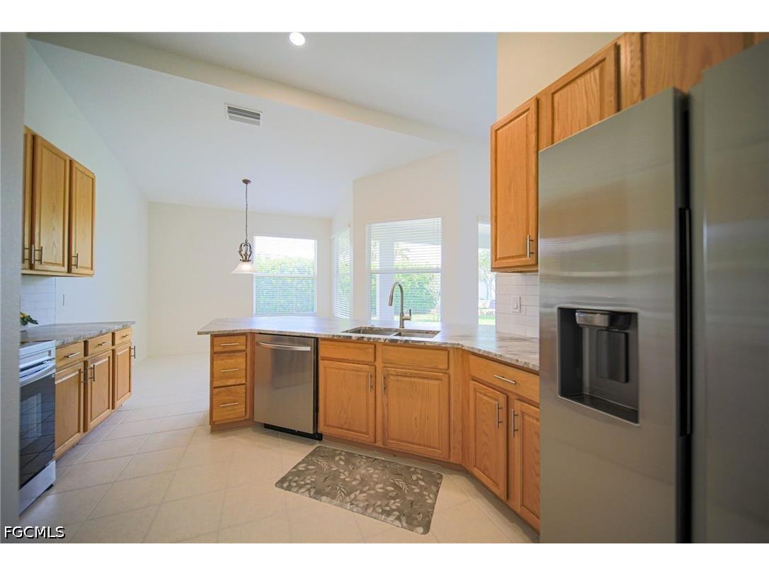 12765 Aston Oaks Drive Fort Myers FL 33912 2026016925 image2