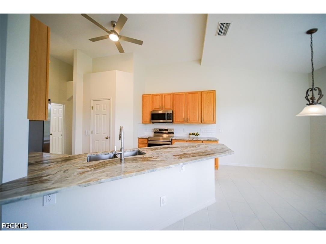 12765 Aston Oaks Drive Fort Myers FL 33912 2026016925 image3