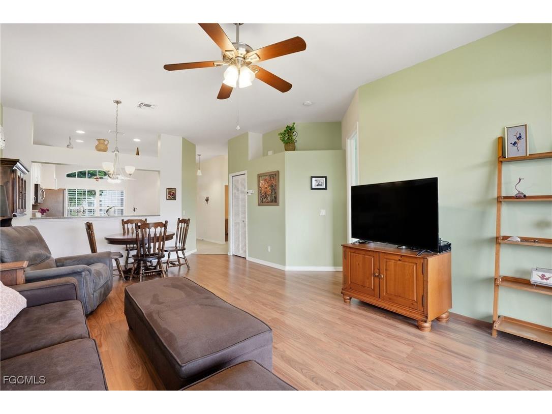 12784 Devonshire Lakes Circle Fort Myers FL 33913 2025013485 image4