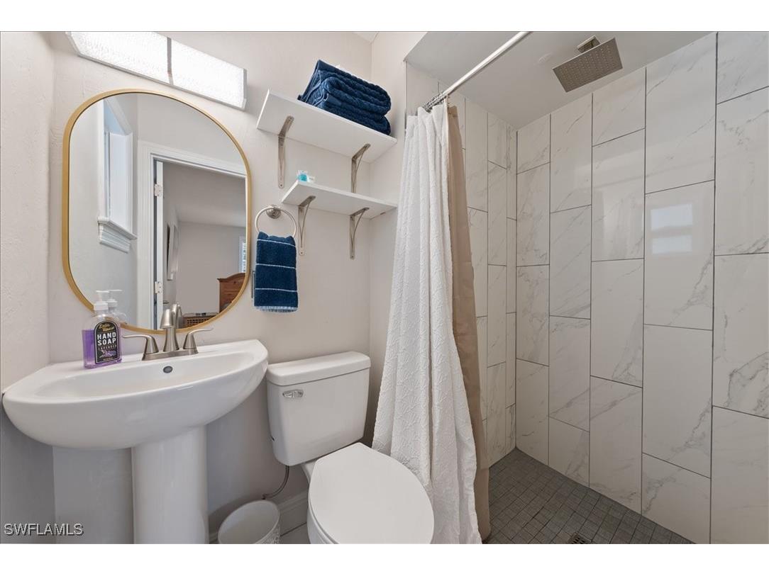 1280 Embassy Lane Naples FL 34104 225081174 image12