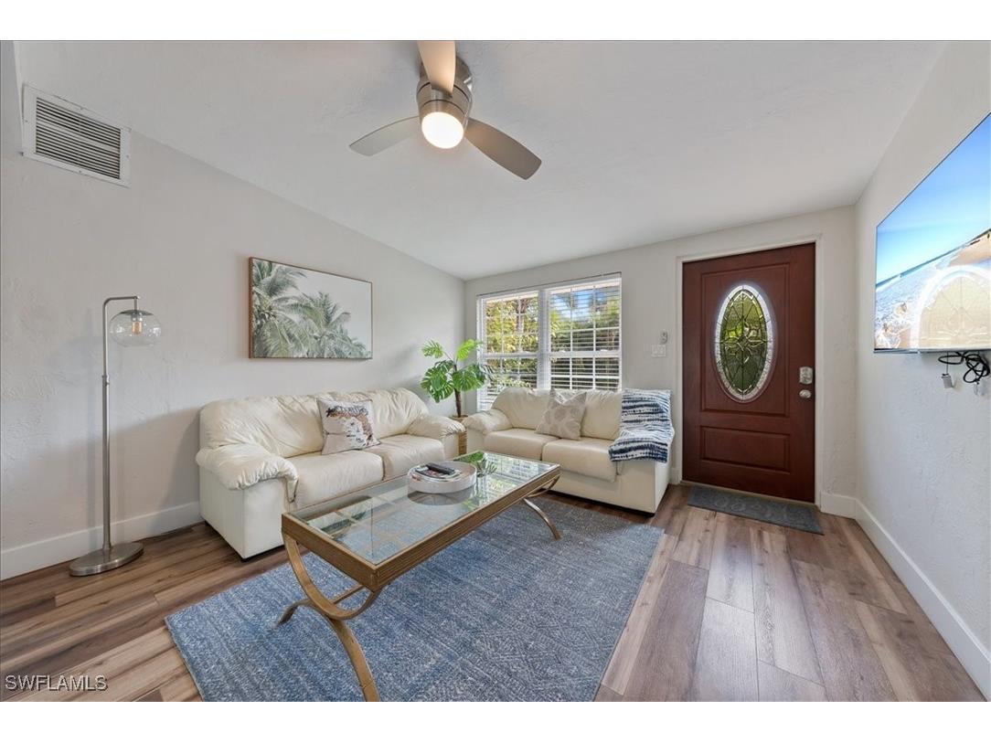 1280 Embassy Lane Naples FL 34104 225081174 image3