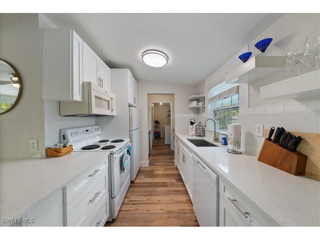 1280 Embassy Lane Naples FL 34104 225081174 image6