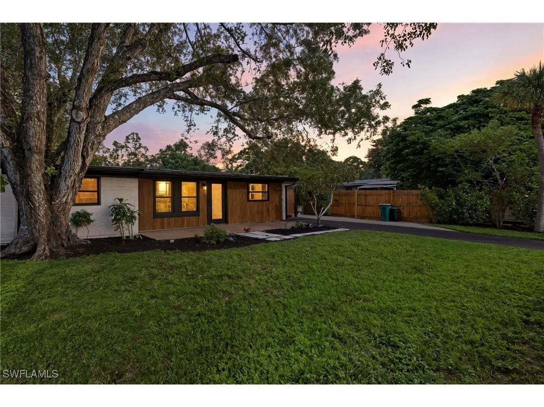 1280 Pine Street Naples FL 34104 226000680 image1