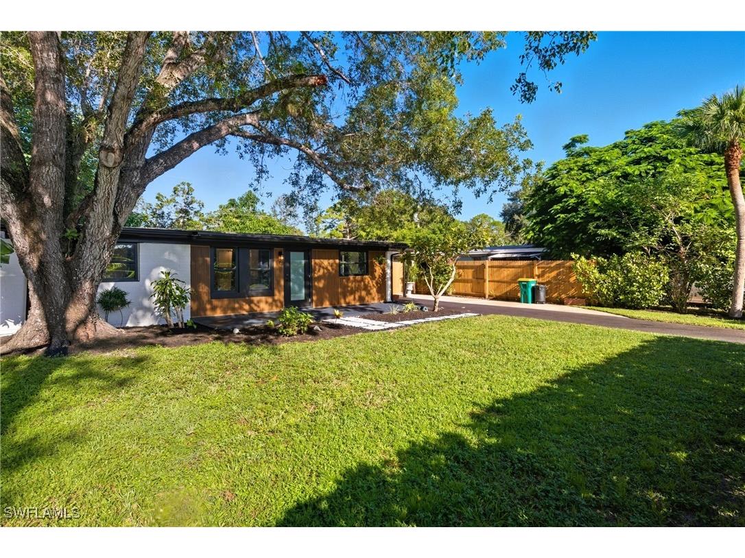 1280 Pine Street Naples FL 34104 226000680 image36