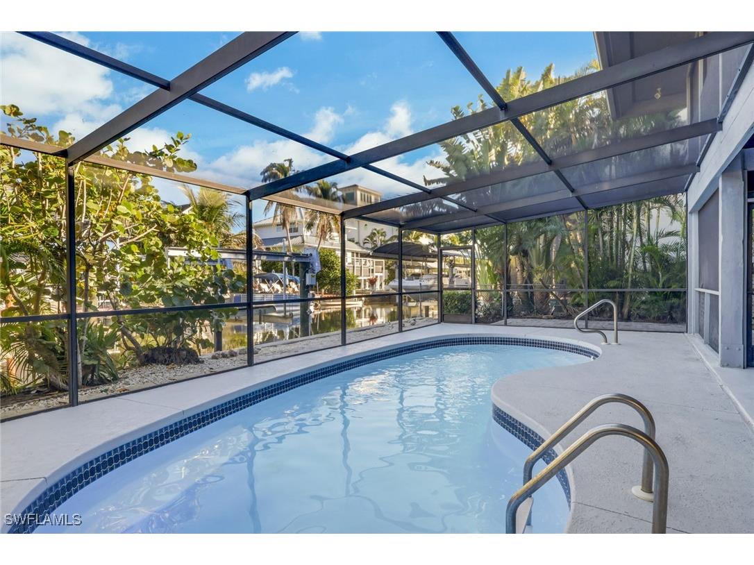 1282 Belaire Court W Naples FL 34110 226001347 image1