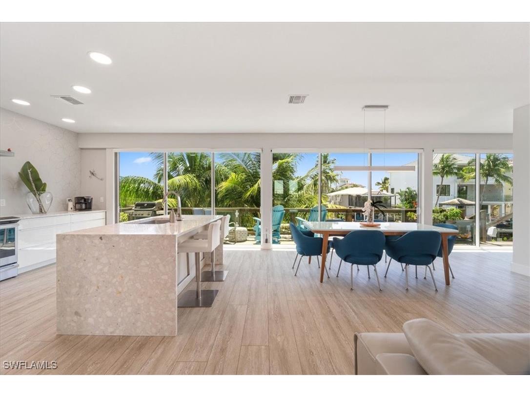 1282 Venetian Way Naples FL 34110 226001840 image2