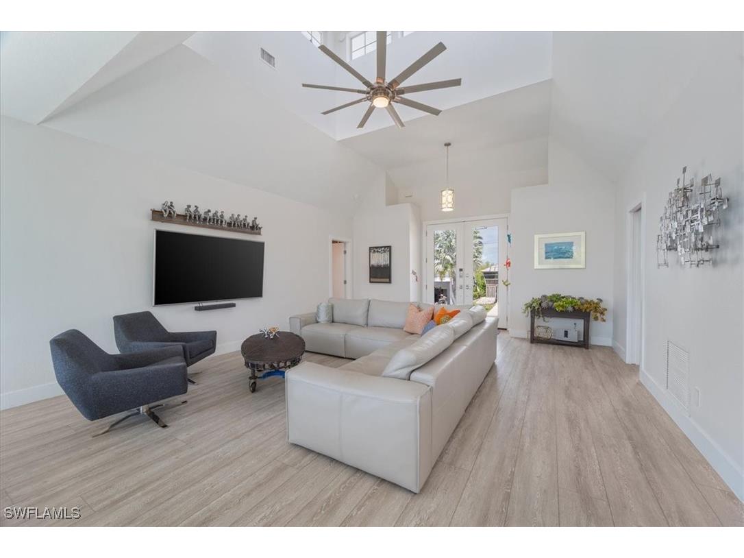 1282 Venetian Way Naples FL 34110 226001840 image9