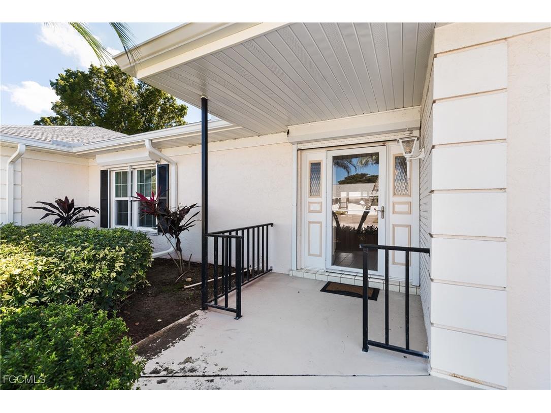 1286 Broadwater Drive Fort Myers FL 33919 2026000324 image2