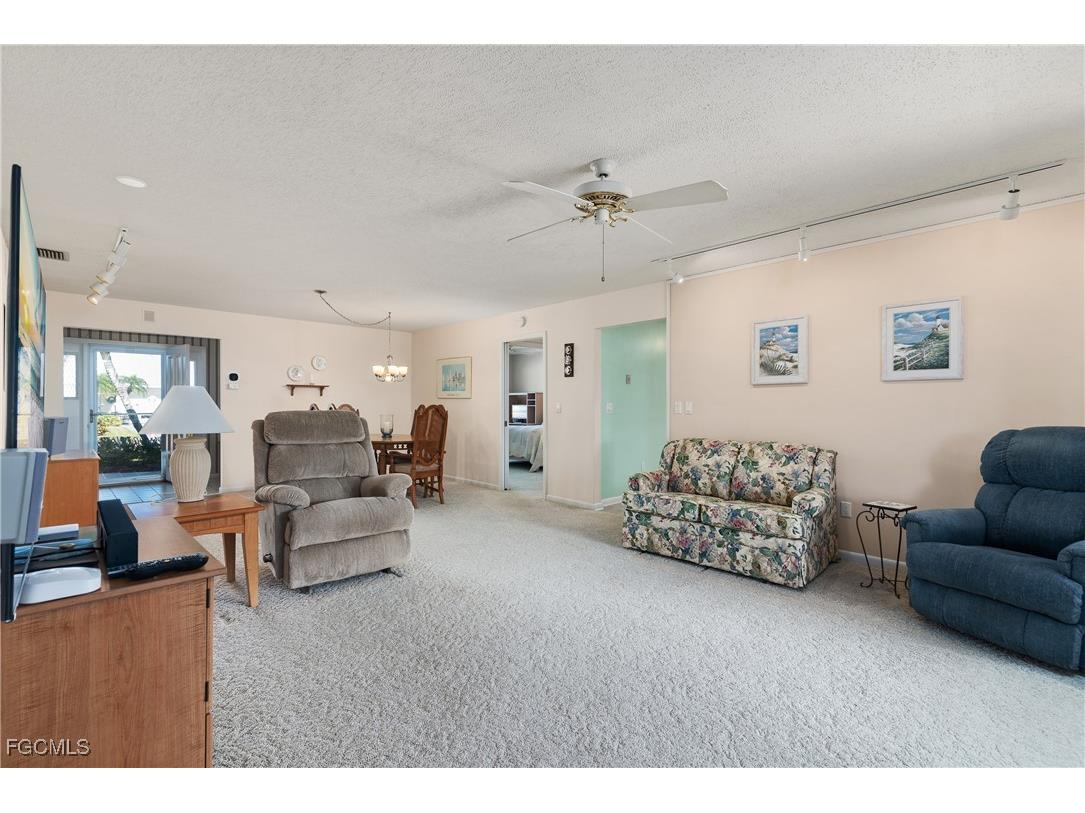 1286 Broadwater Drive Fort Myers FL 33919 2026000324 image3