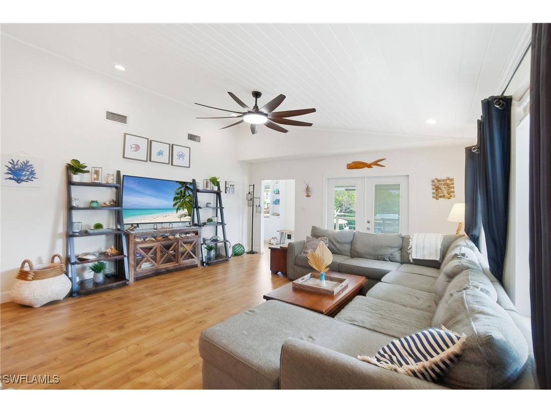 1286 Venetian Way Naples FL 34110 226004500 image2