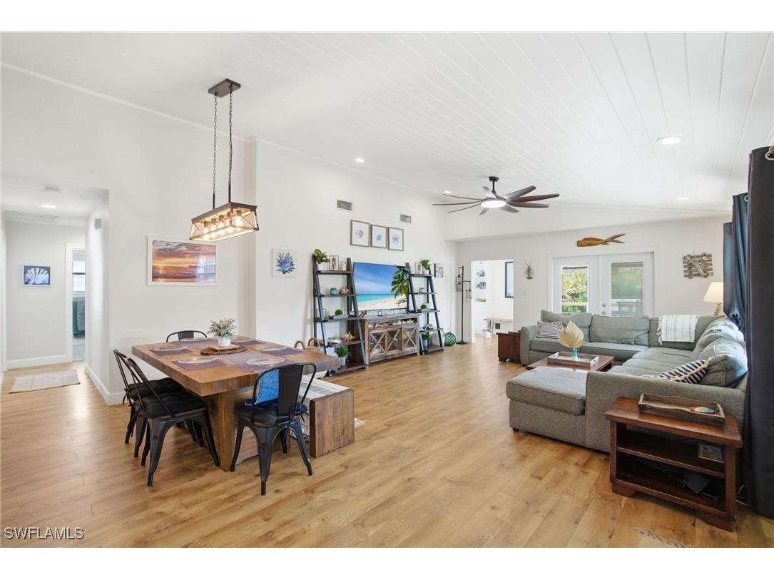 1286 Venetian Way Naples FL 34110 226004500 image4