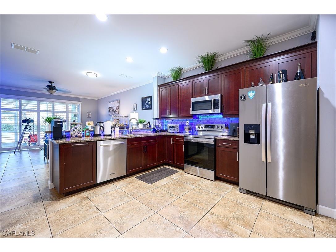 1289 Oxford Lane #228 Naples FL 34105 224023956 image1