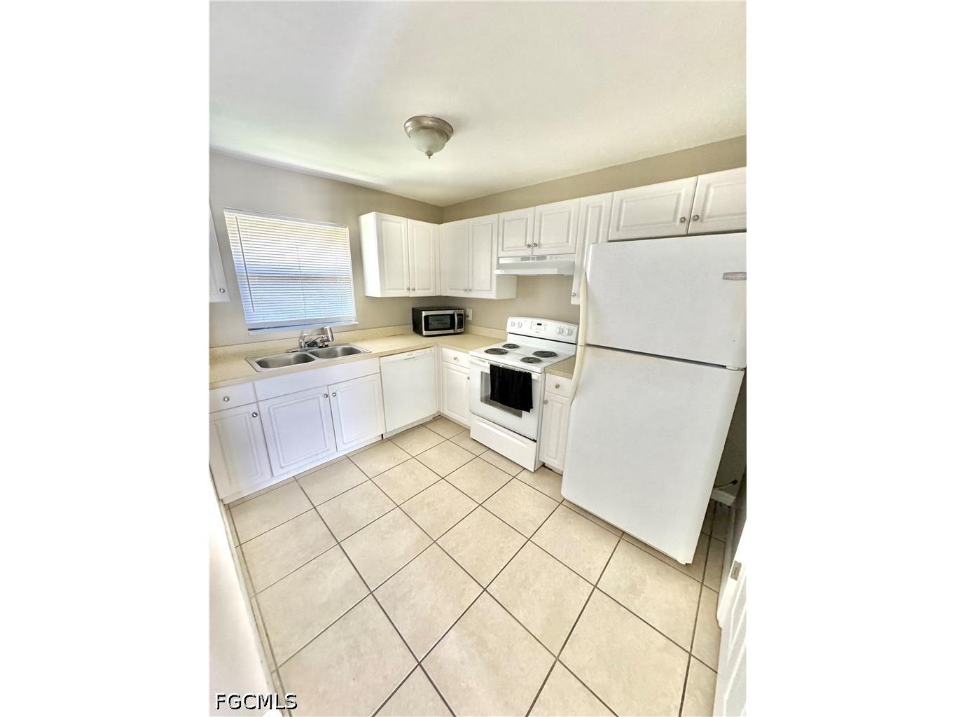 129 SE 23rd Place #-UNIT 2 Cape Coral FL 33990 2026019855 image2