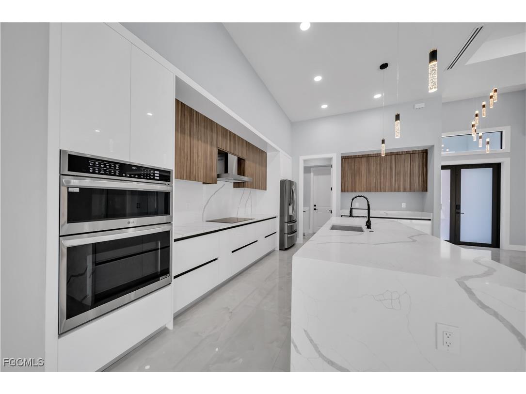 129 SW 33rd Place Cape Coral FL 33991 2025025231 image13