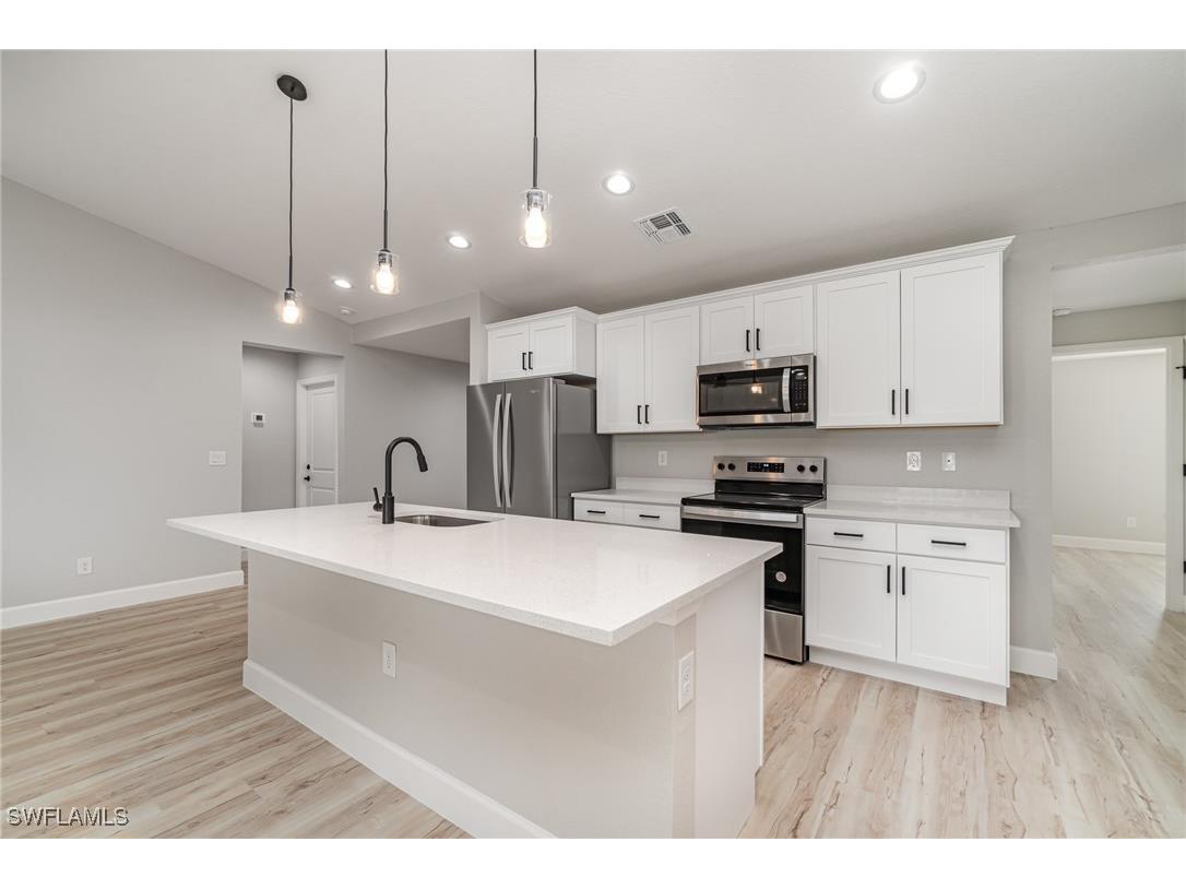 129 SW 9th Place Cape Coral FL 33991 224085822 image1