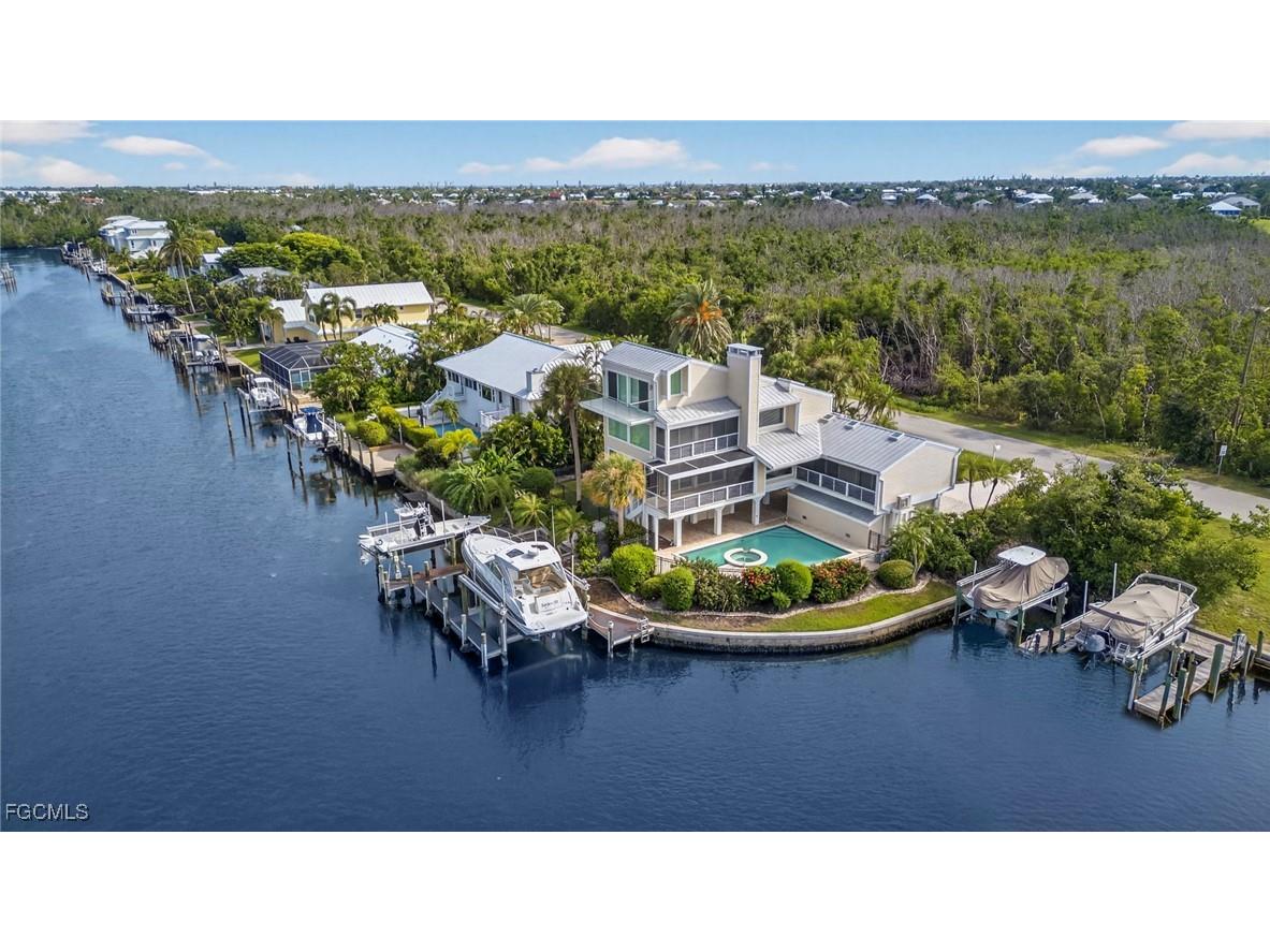 1290 Bay Drive Sanibel FL 33957 2025015299 image1