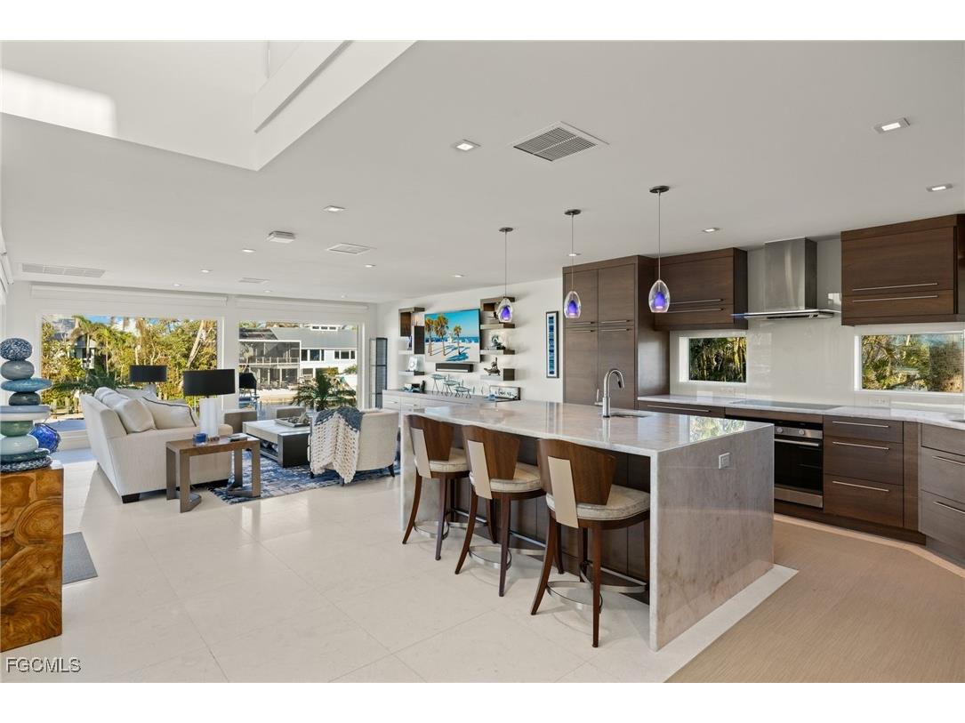 1290 Bay Drive Sanibel FL 33957 2025015299 image3