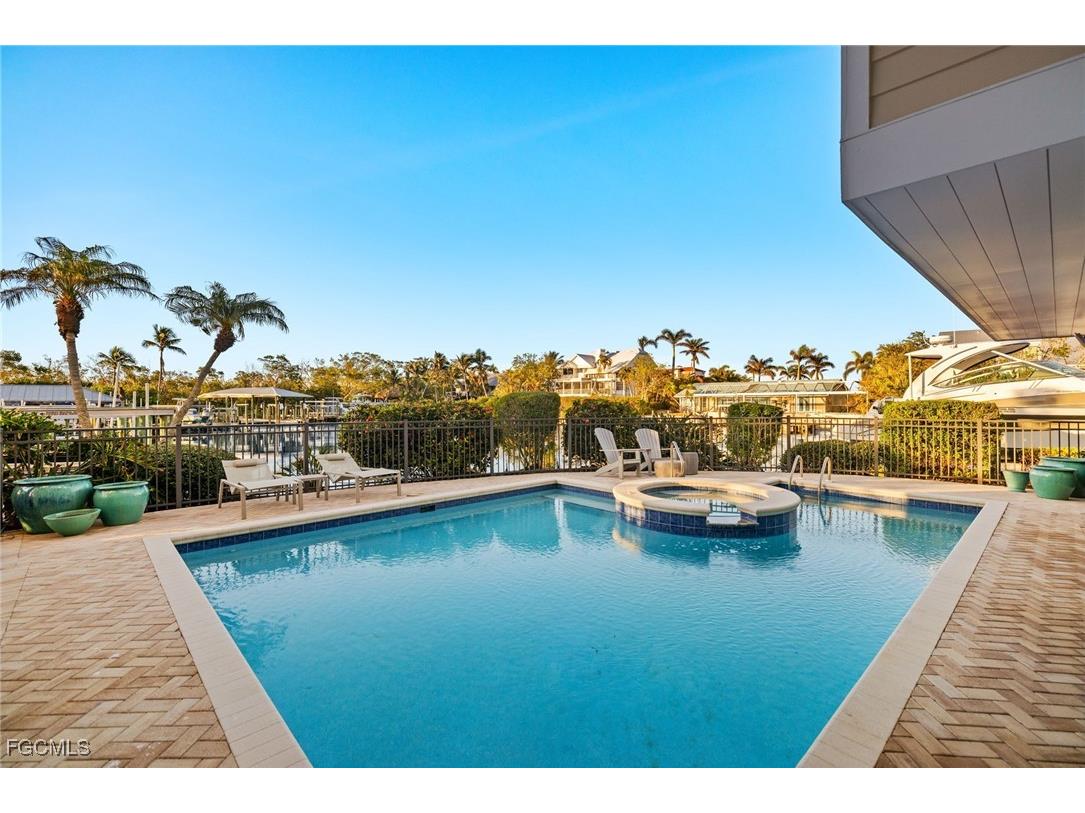 1290 Bay Drive Sanibel FL 33957 2025015299 image35