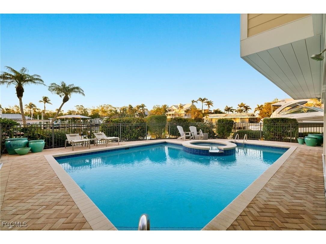 1290 Bay Drive Sanibel FL 33957 2025015299 image36