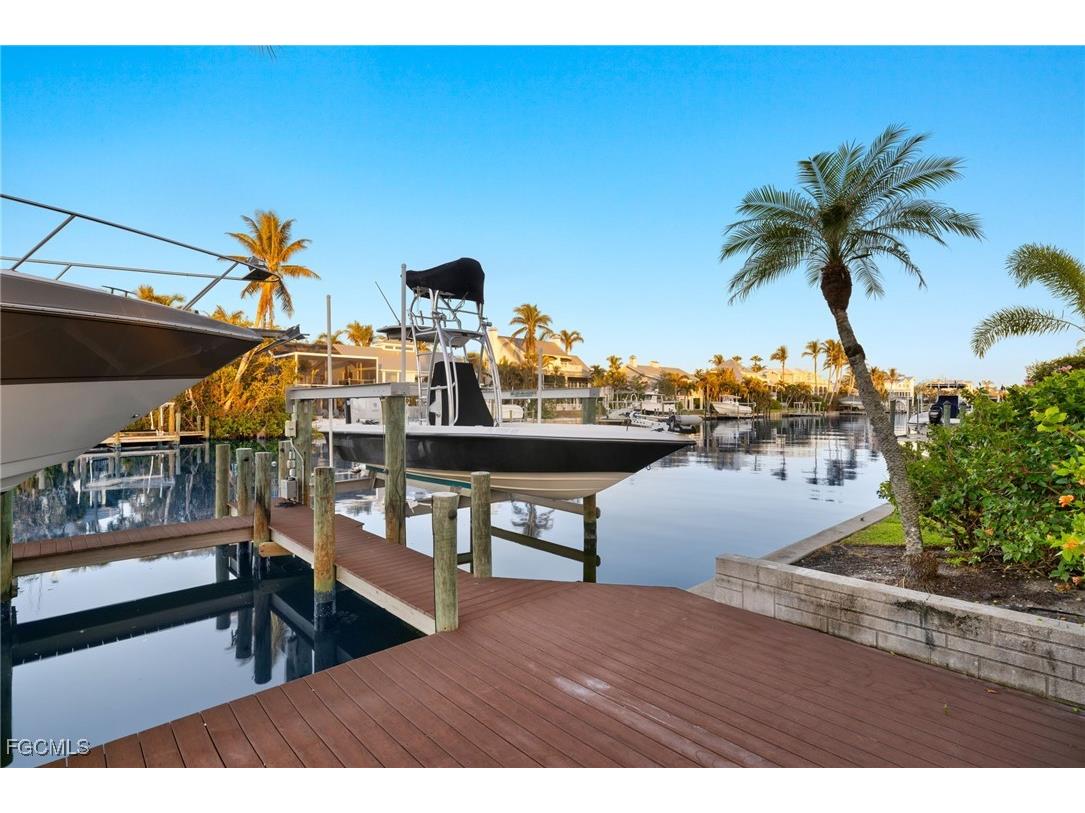 1290 Bay Drive Sanibel FL 33957 2025015299 image38