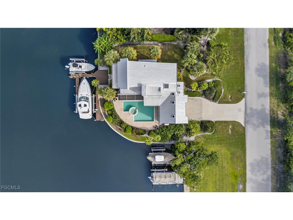 1290 Bay Drive Sanibel FL 33957 2025015299 image39