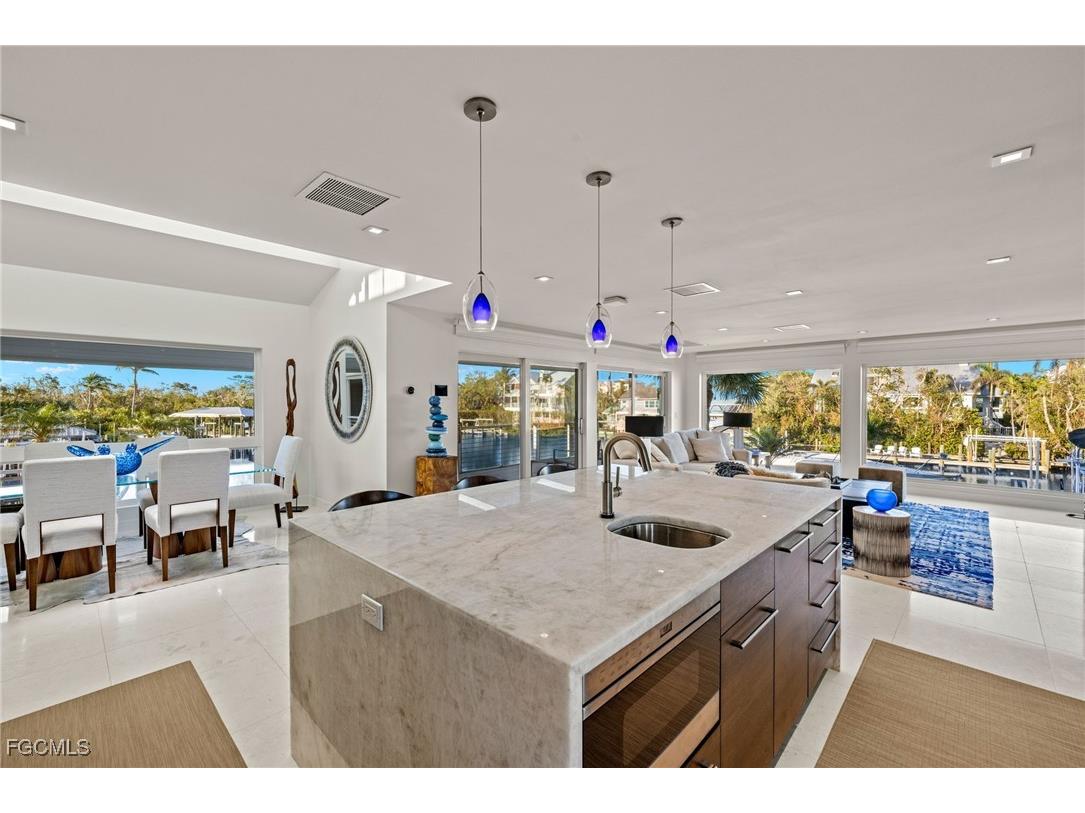 1290 Bay Drive Sanibel FL 33957 2025015299 image7