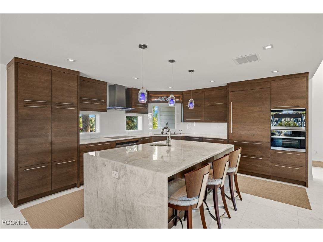 1290 Bay Drive Sanibel FL 33957 2025015299 image8
