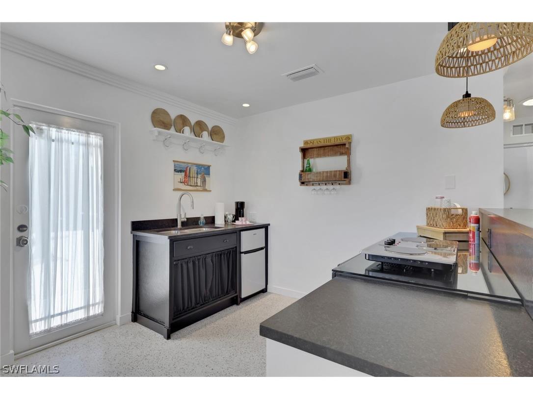 1290 Venetian Way Naples FL 34110 226010892 image14