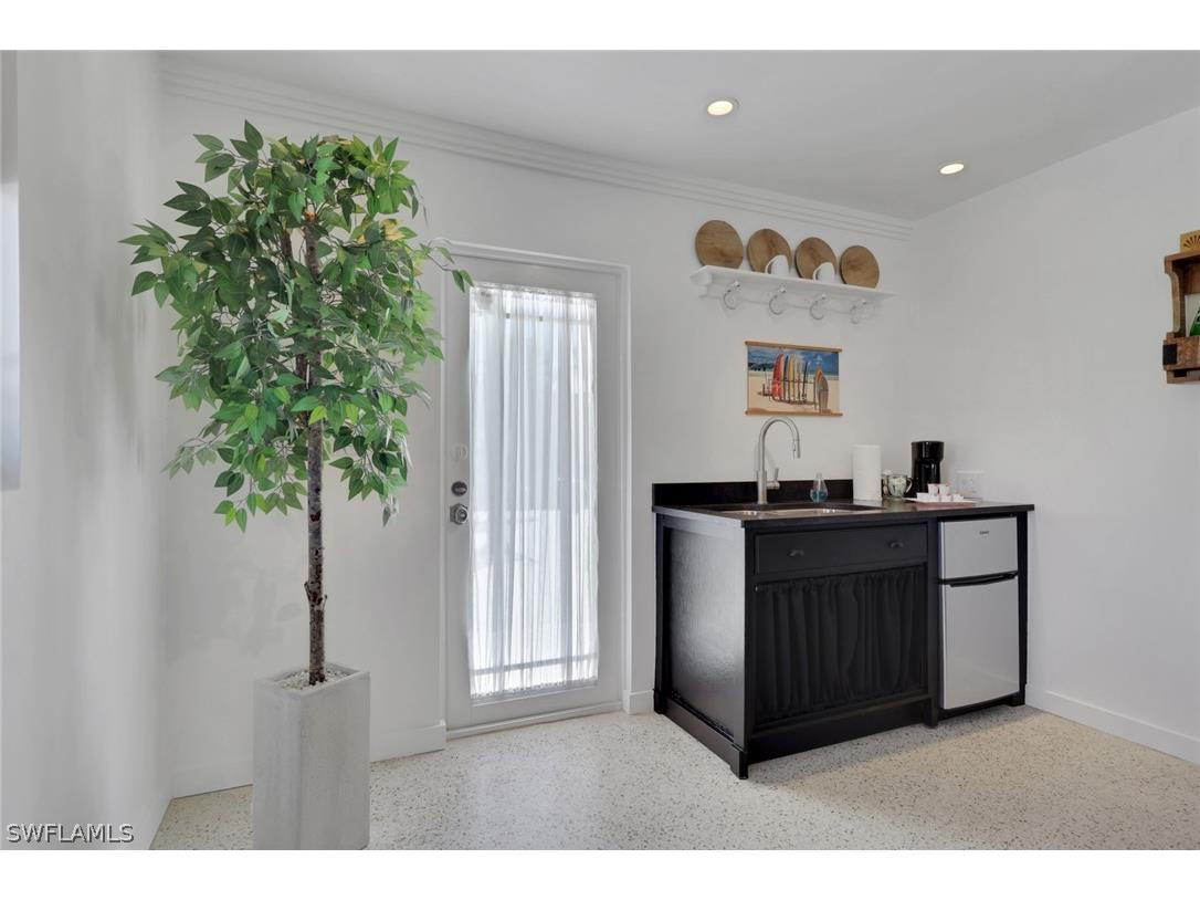 1290 Venetian Way Naples FL 34110 226010892 image15